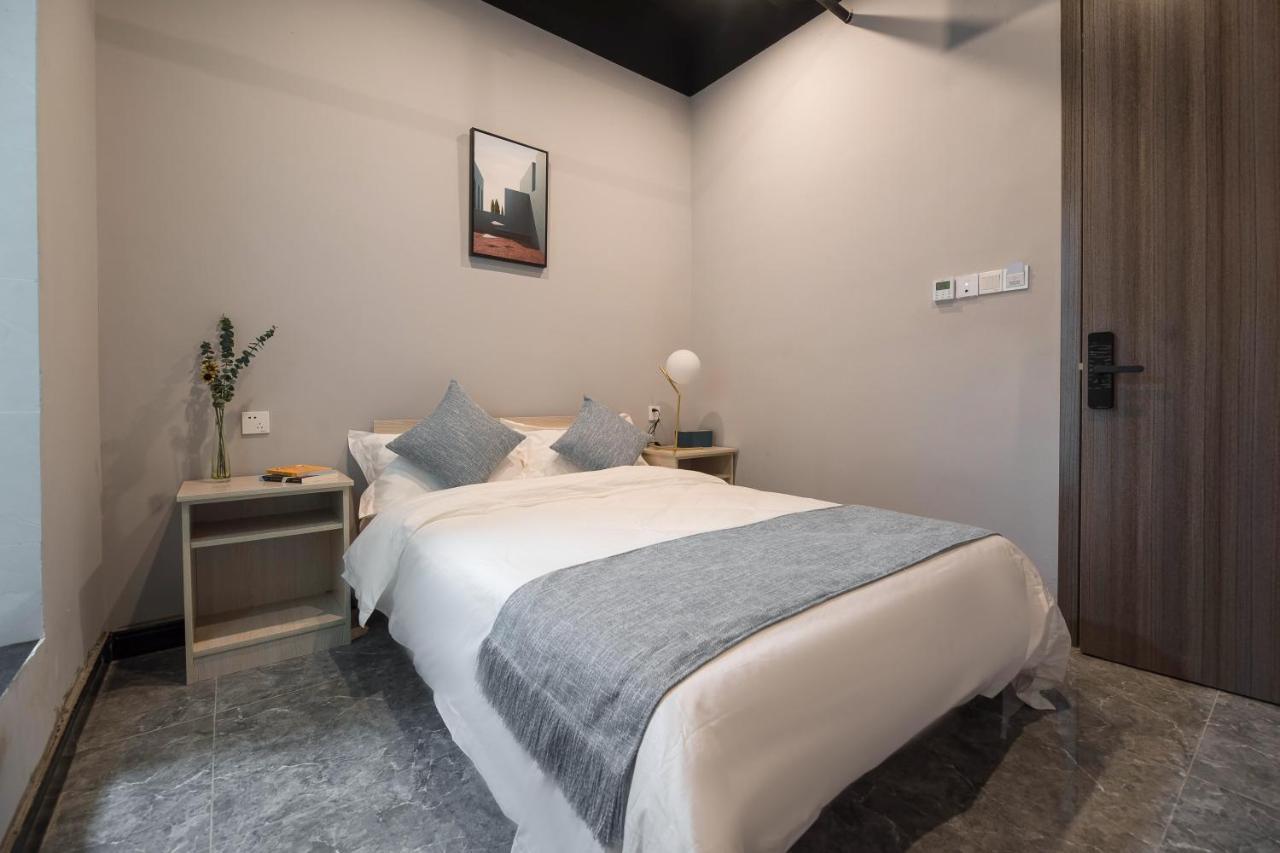 Pu Chun International Hostel -Yugarden & Old Town Shanghai Bagian luar foto