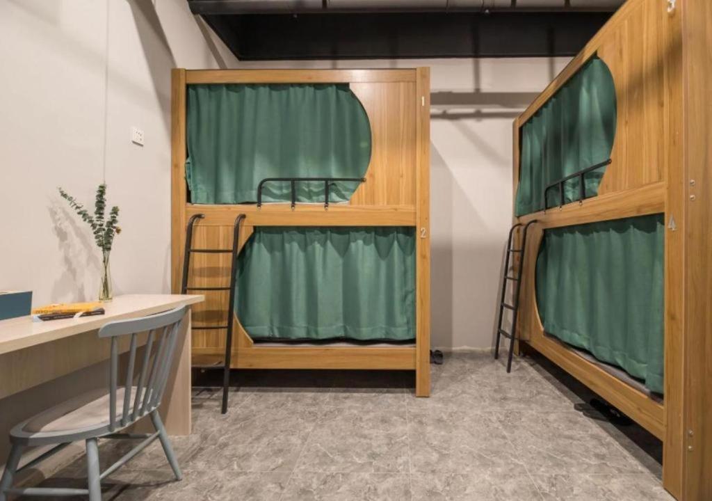 Pu Chun International Hostel -Yugarden & Old Town Shanghai Bagian luar foto